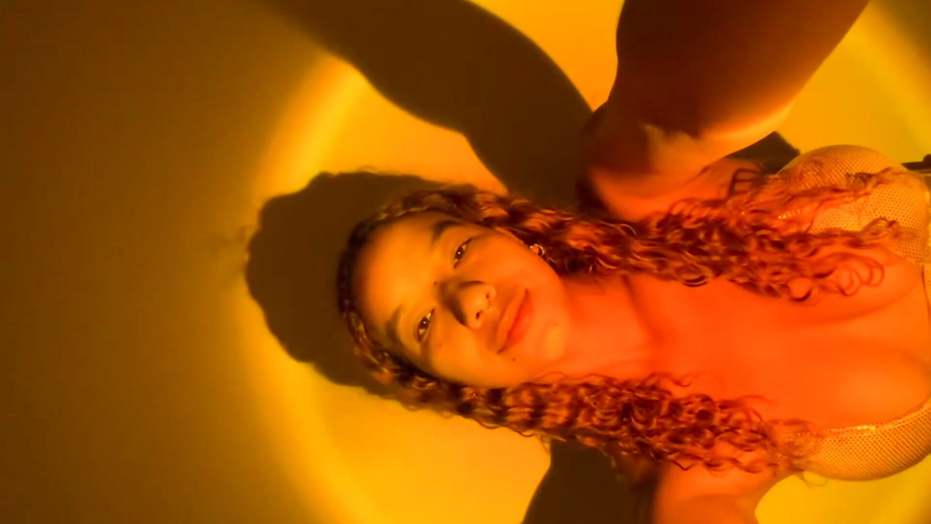 I put the sun on my shoulder☀️💕✨ - video by rubi_star cam model