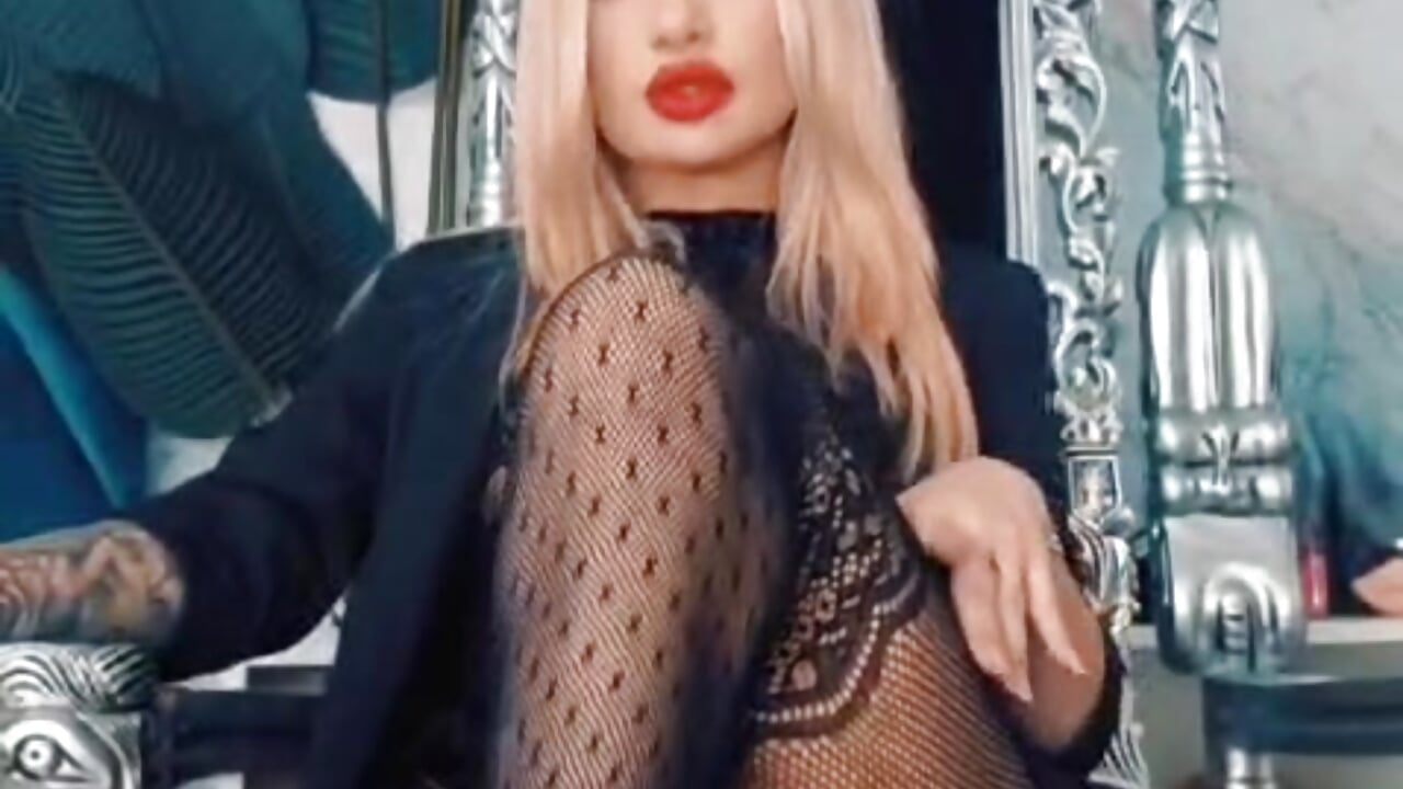 Closer… If You Dare – видео вебкам-модели NightshadeIris