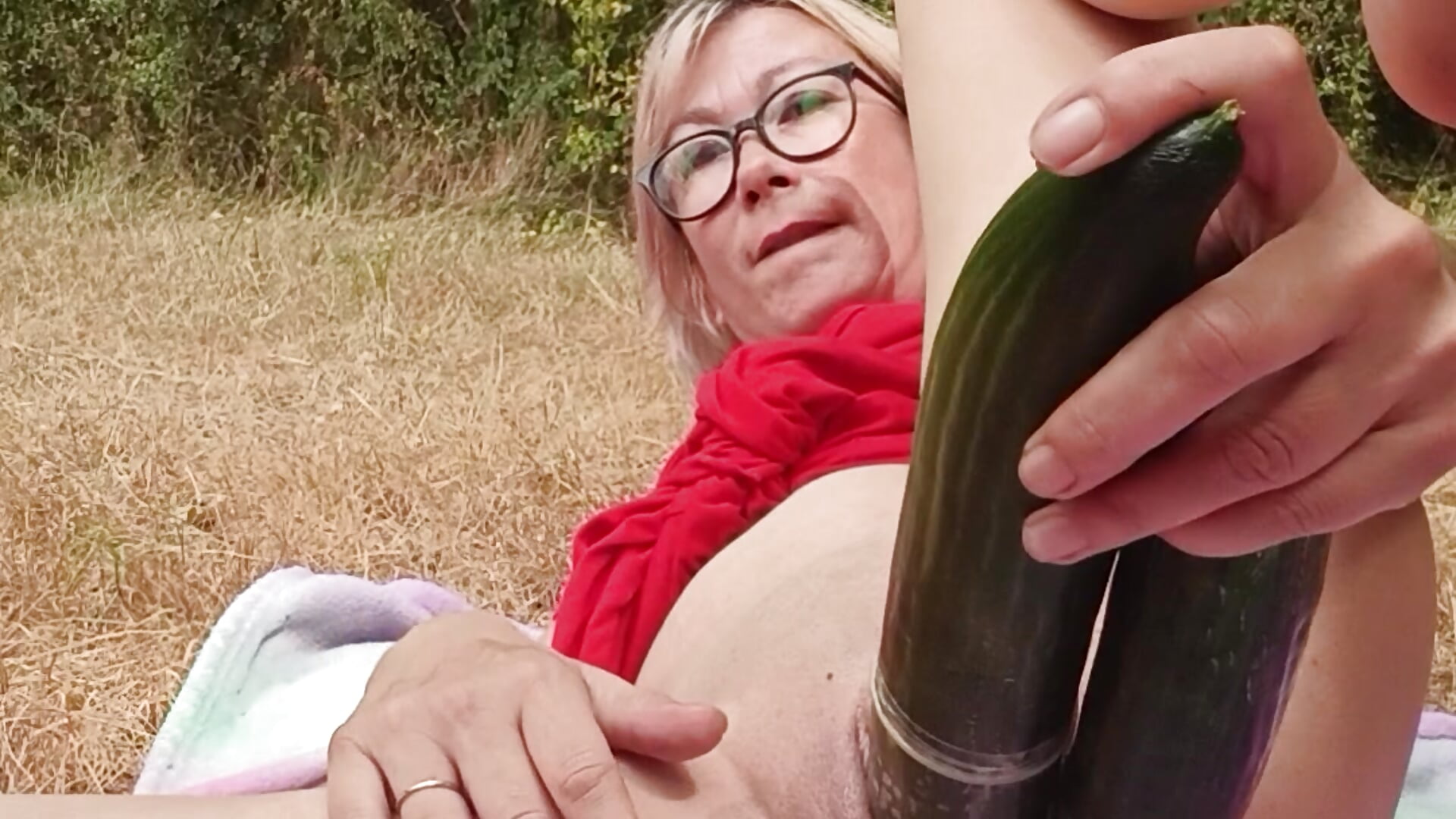 1139 solo dans les champs double concombre chatte s