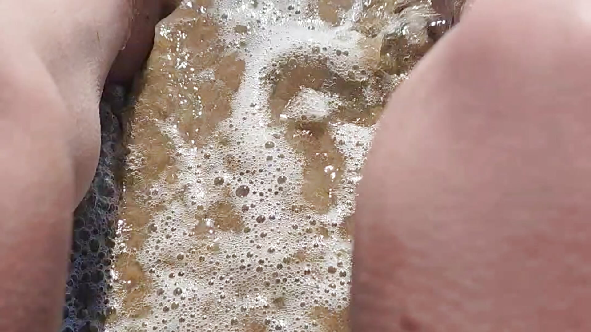 Solo :détente les pieds dans l'eau à la plage - vidéo du modèle de showcams Timide_girl17