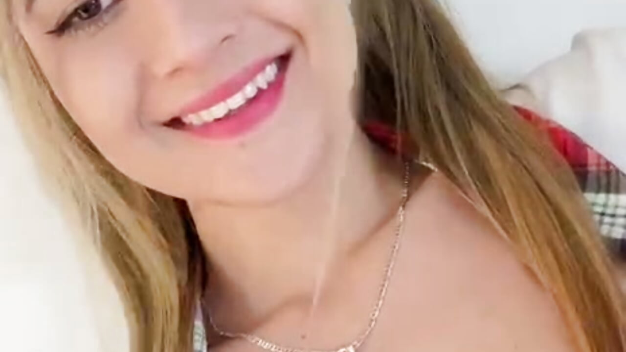 A little taste 🔥 - video by sweetty_paulina cam model