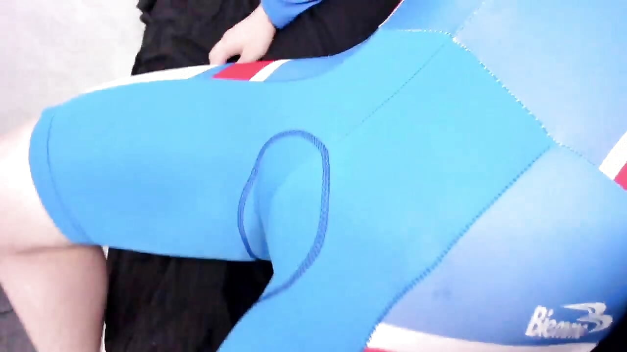My wet cock is leaking in a tight cycling suit - วิดีโอโดย tailer_ โมเดลแคม