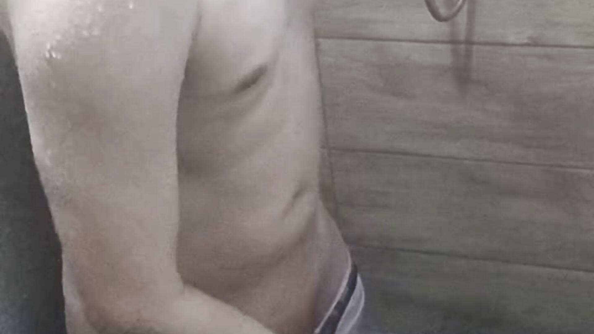 I'm in the shower in white lycra－カメラキャストのtailer_の動画