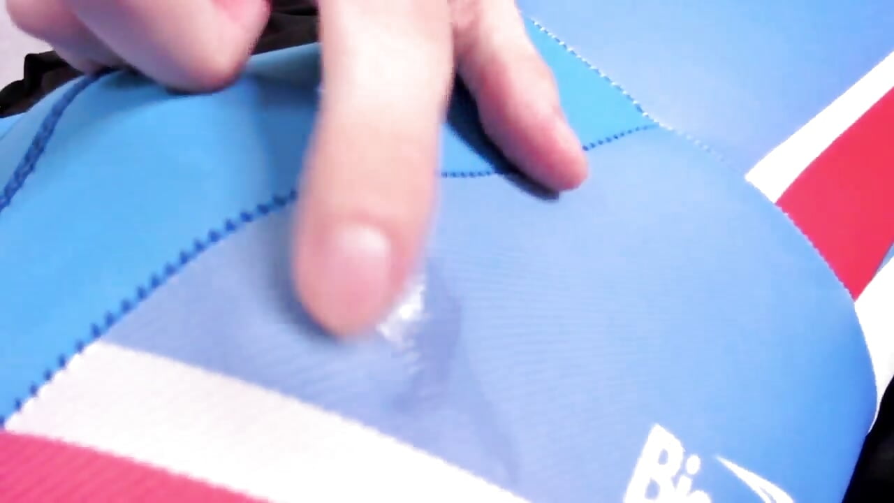 A very big video where they fuck the big juicy ass of a guy in a tight blue cycling suit and cum - วิดีโอโดย tailer_ โมเดลแคม