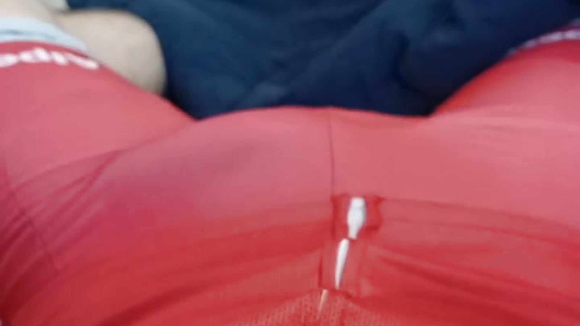 surprise under the covers－カメラキャストのtailer_の動画