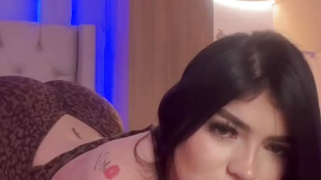 imagining that it is the head of your cock 🤤