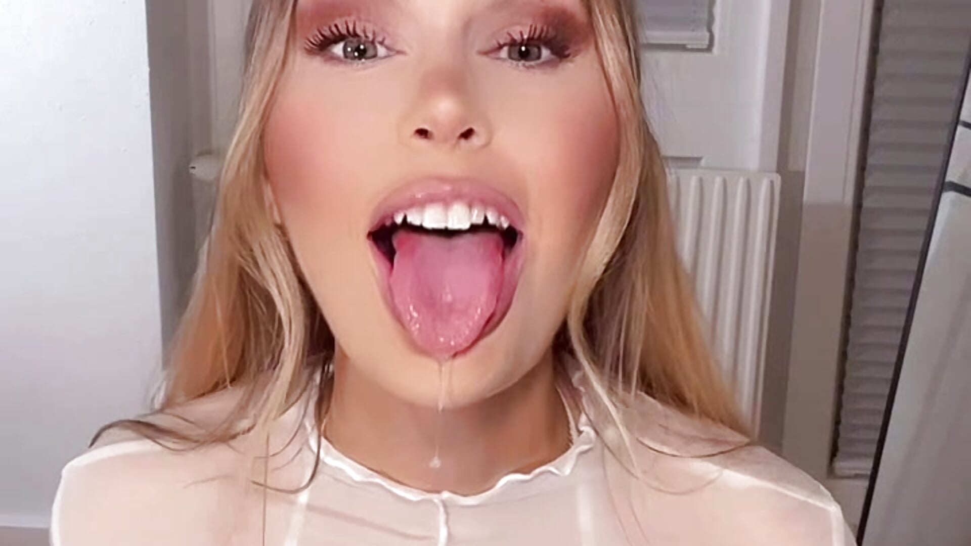Begging for CUM🍆💦 (english) Your little slut wants a big load🤤 (video with DIRTY TALK)－カメラキャストのLena_Blomの動画