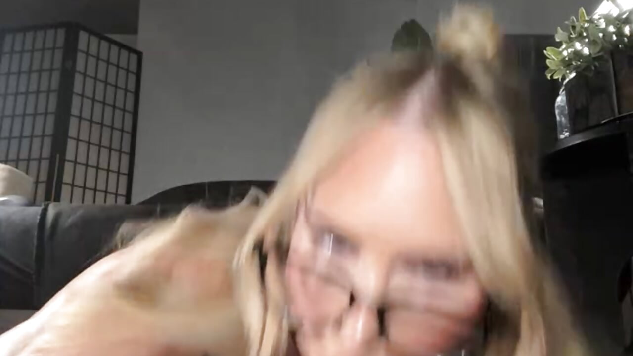 BLOWJOB with glasses 👓- Public Show