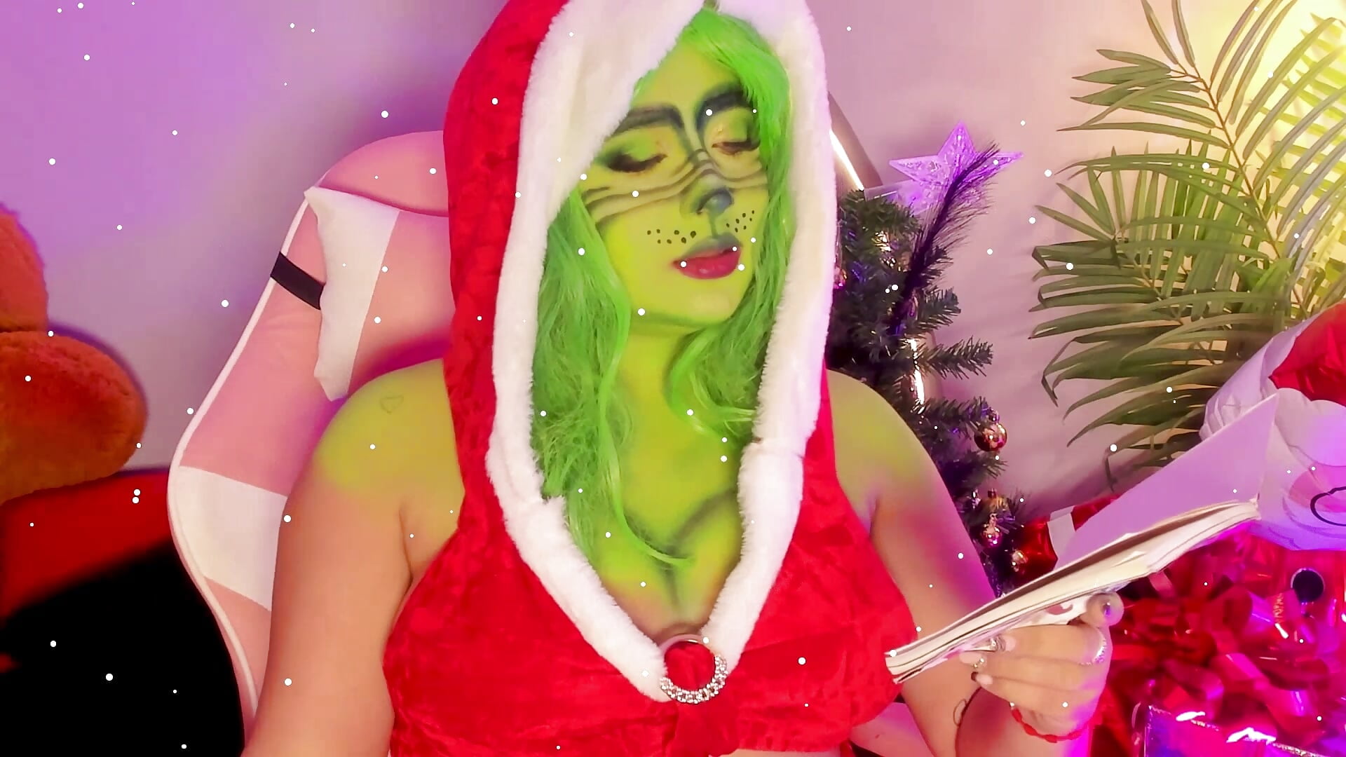 Emily Grinch!! 🎄🎁✨💚