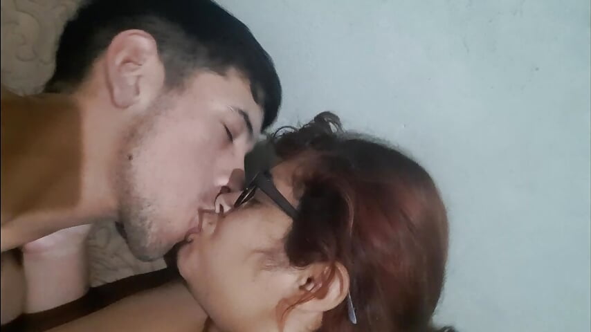 Tasty kisses🔥– MagaliExequiel kameramodell videója