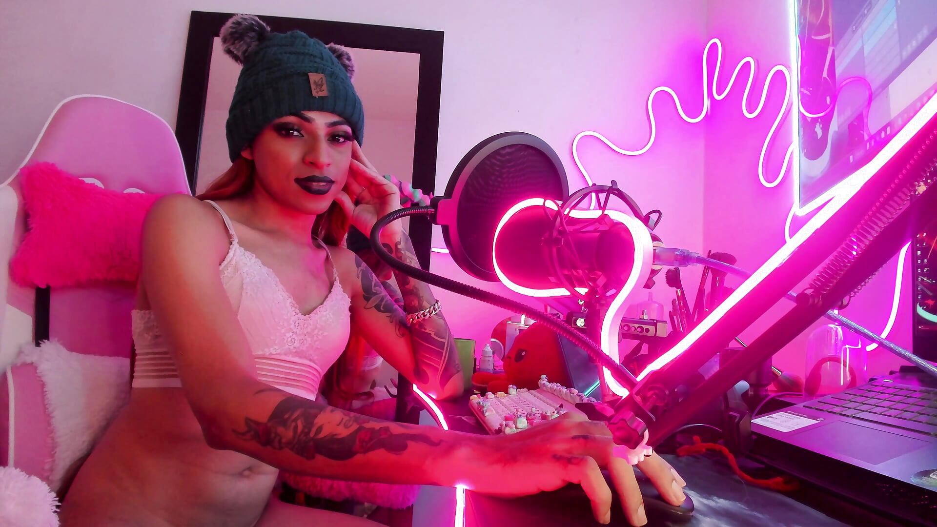 2022-11-25 12-34-28 - video by DOMINATRIX