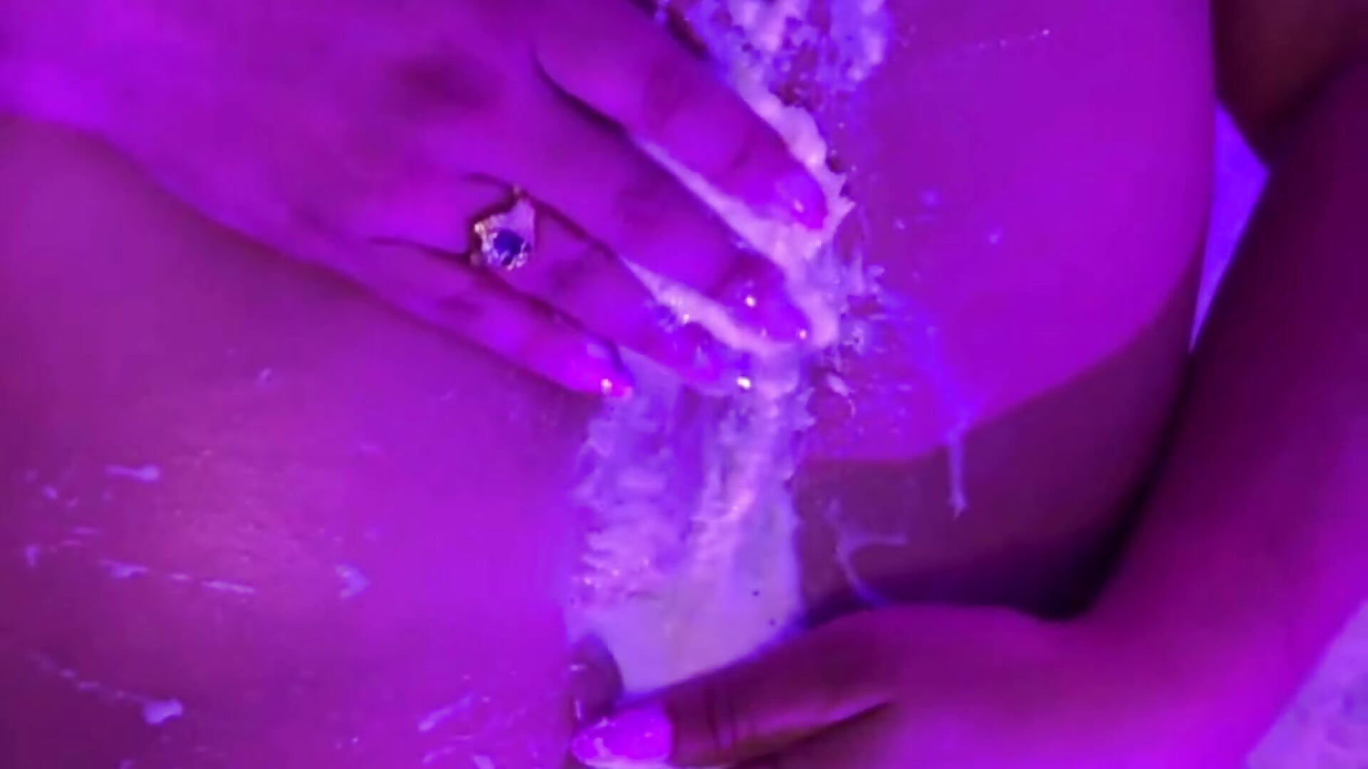 Cream, skin and desire 💦 - video by KendalMilleer cam model