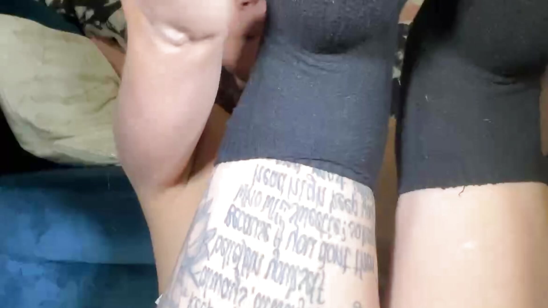 Closeup pussyplay - video by SarissaCandy cam model