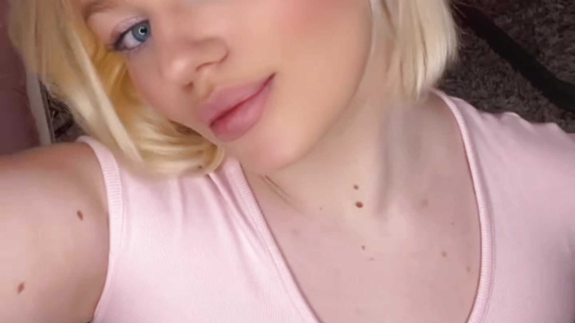 Come and take a bite - video oleh model kamera JosephineMoon