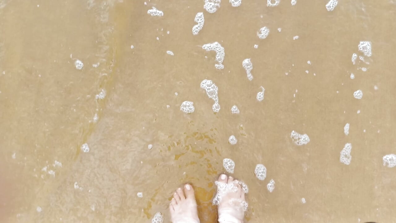 Walking on the sand - Video von Miss_tights Cam-Model