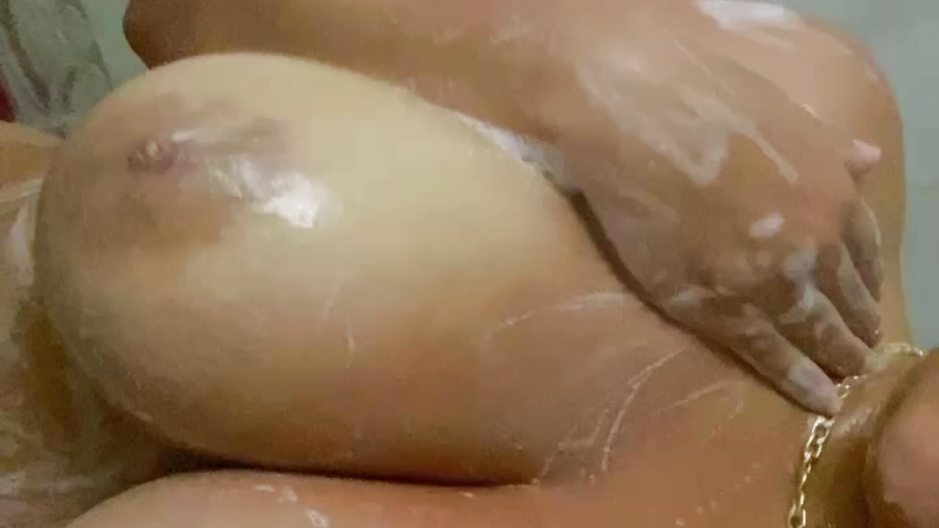 I masturbate in the shower - video MiaWhitePink_ kameramallilta