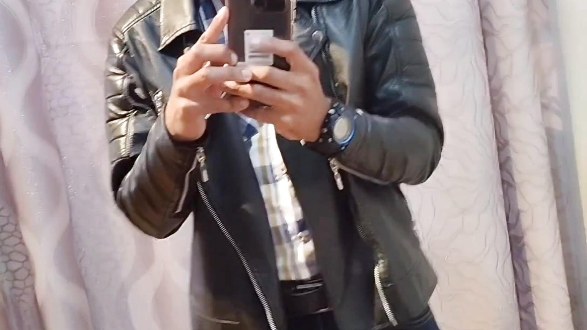 InShot_20230723_150443694 - video by Enriblack92 cam model