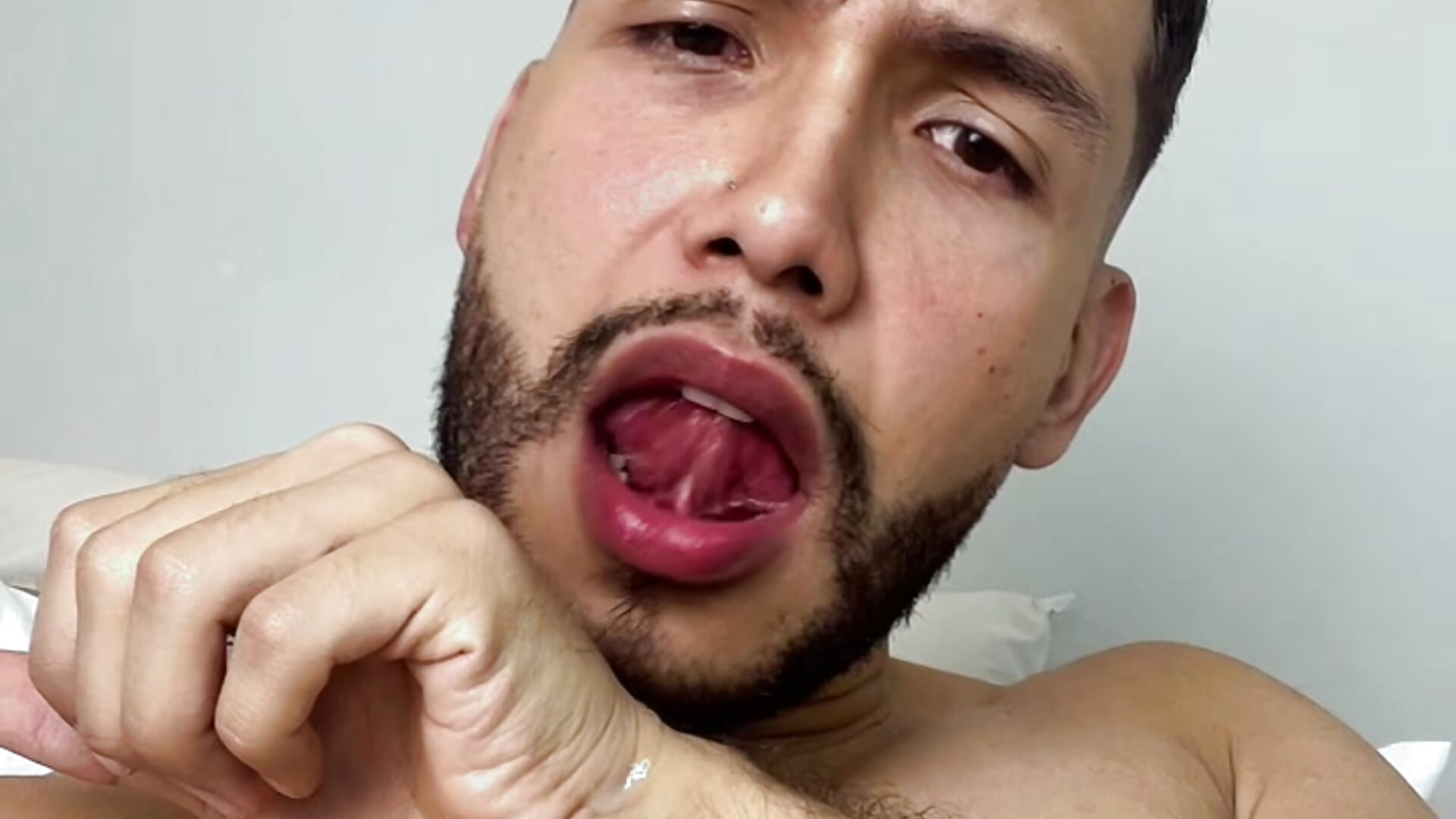 Eating my cum 🤫🤤 - video by sanjuan01 cam model