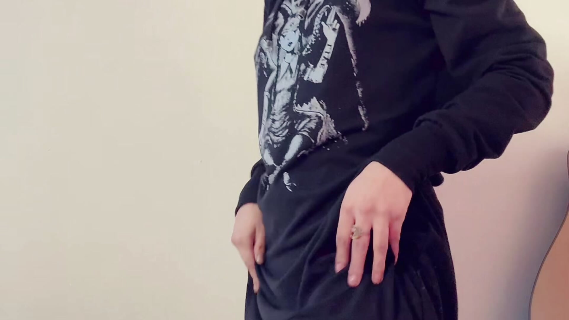 What is your favorite song? Mine is when you fuck me hard and make me moan #18 #hot #dark 🔥🥵 - video by Lunapage cam model