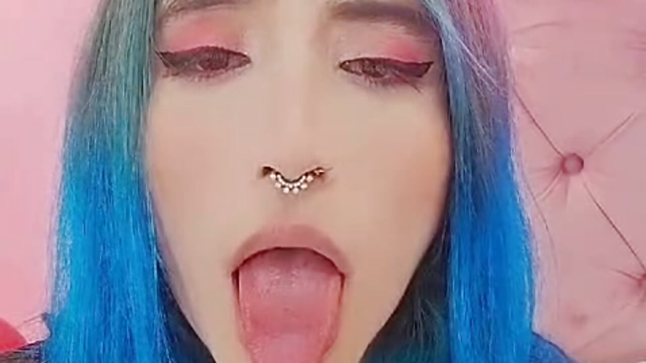 Drolling eyes! :P - video by Lunapage cam model