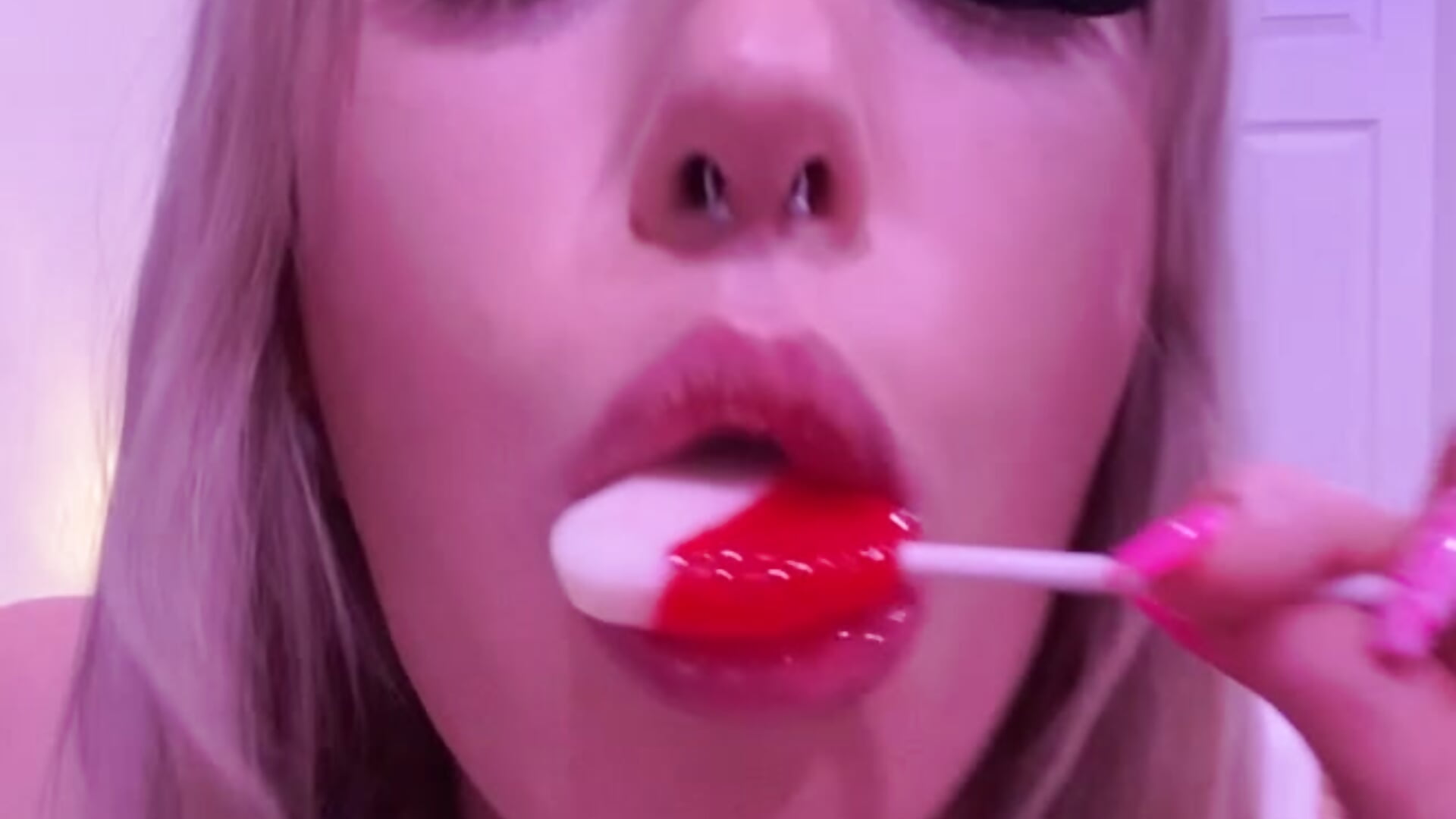 Polly sucks on a lollipop! 🍭 - video by pollyblue cam model