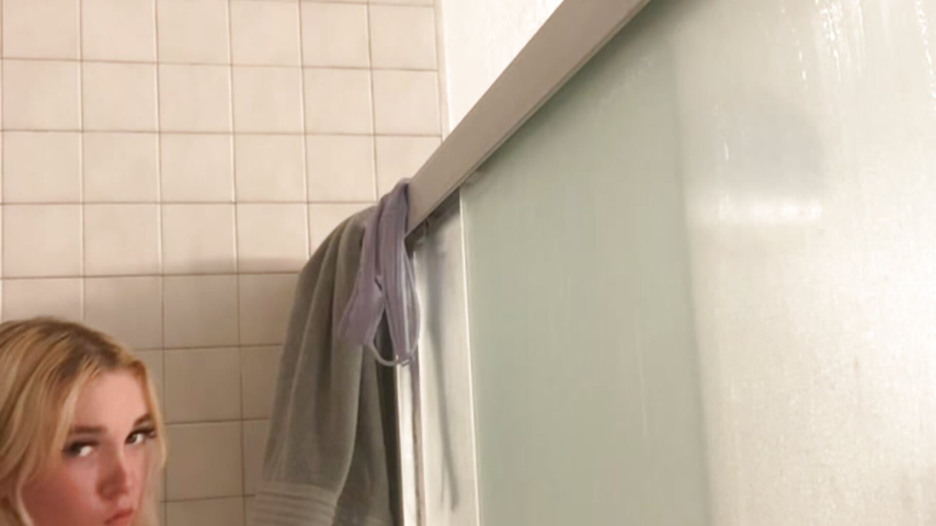 Take a shower with Polly! 🚿 - video by pollyblue cam model