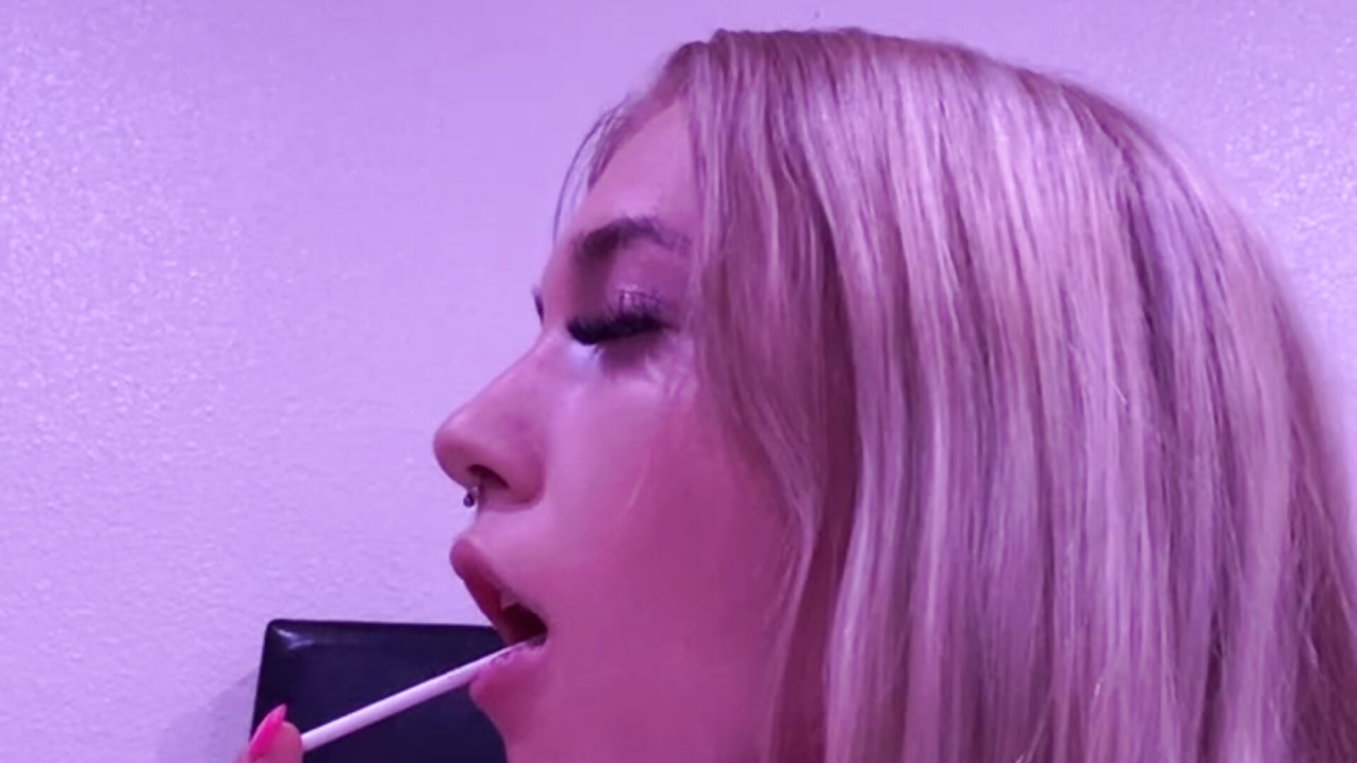 Polly deepthroats a lollipop! 🍭 - video by pollyblue cam model