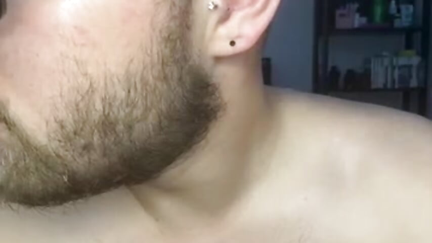 Ear Piercings - video di tylorburns23 modella di cam
