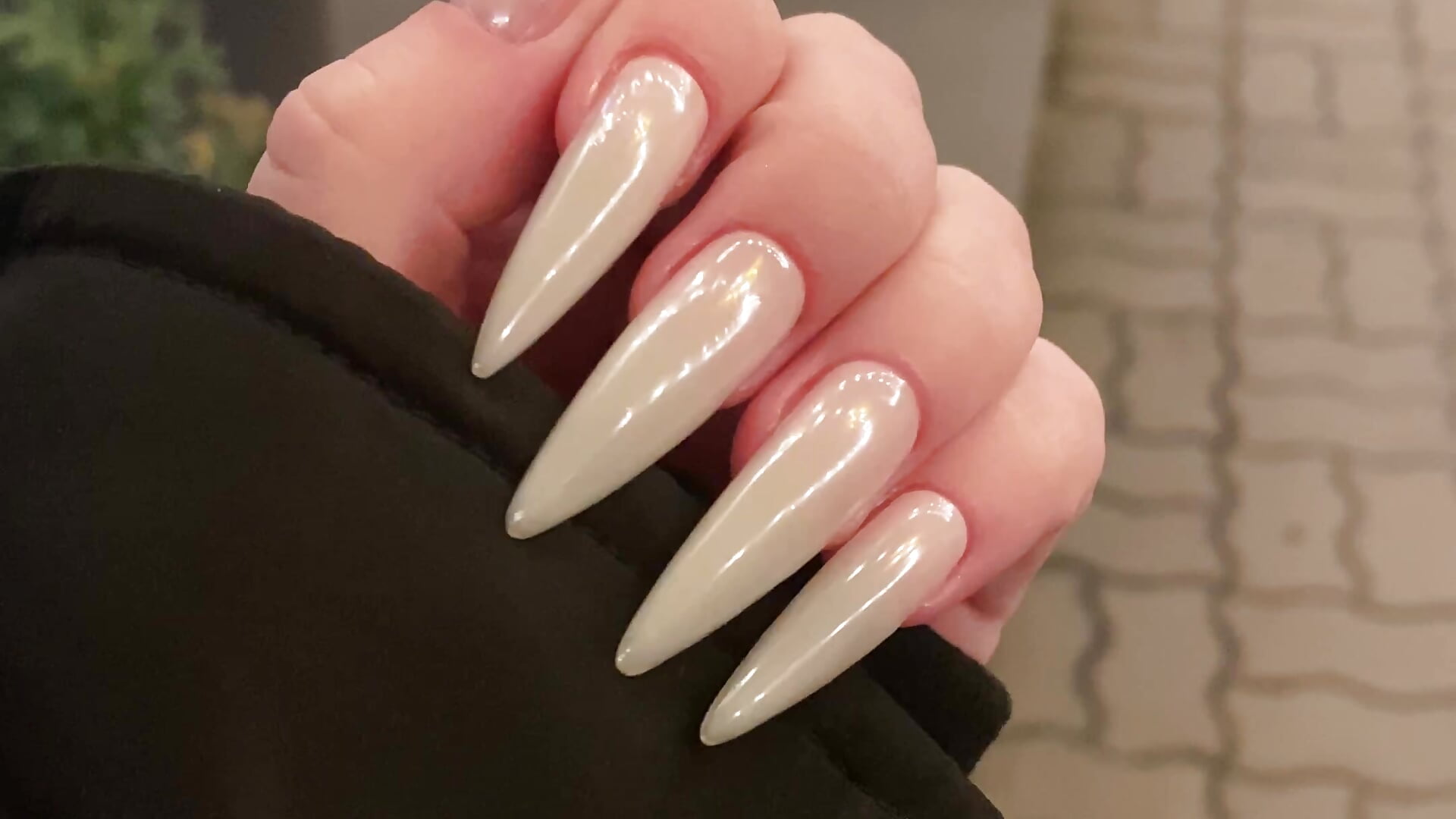 Nails 💅🏻 - video by VioletCatt cam model