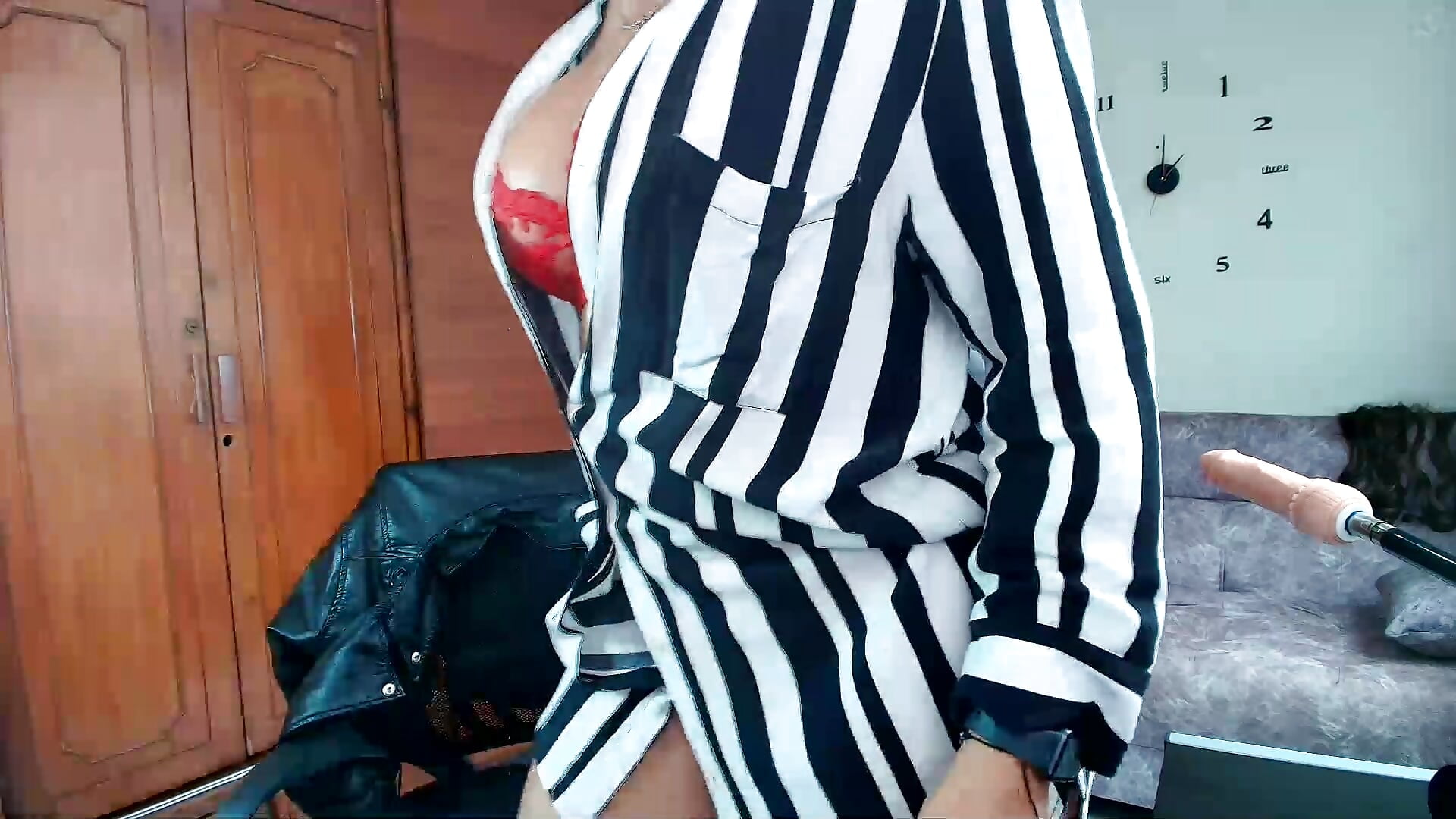 My space, my energy… and you looking at me like that - vidéo du modèle de showcams Majo_Soussa