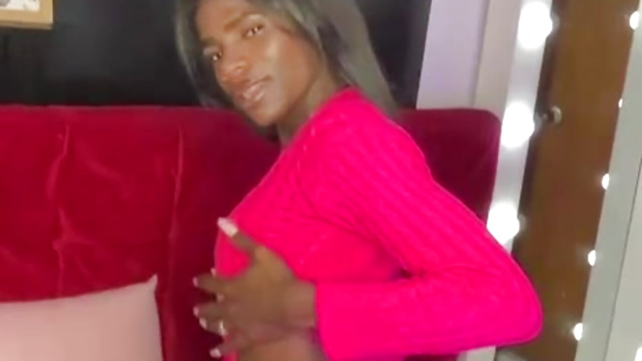 Oil on my body for you! 😈 - video by enderlis cam model