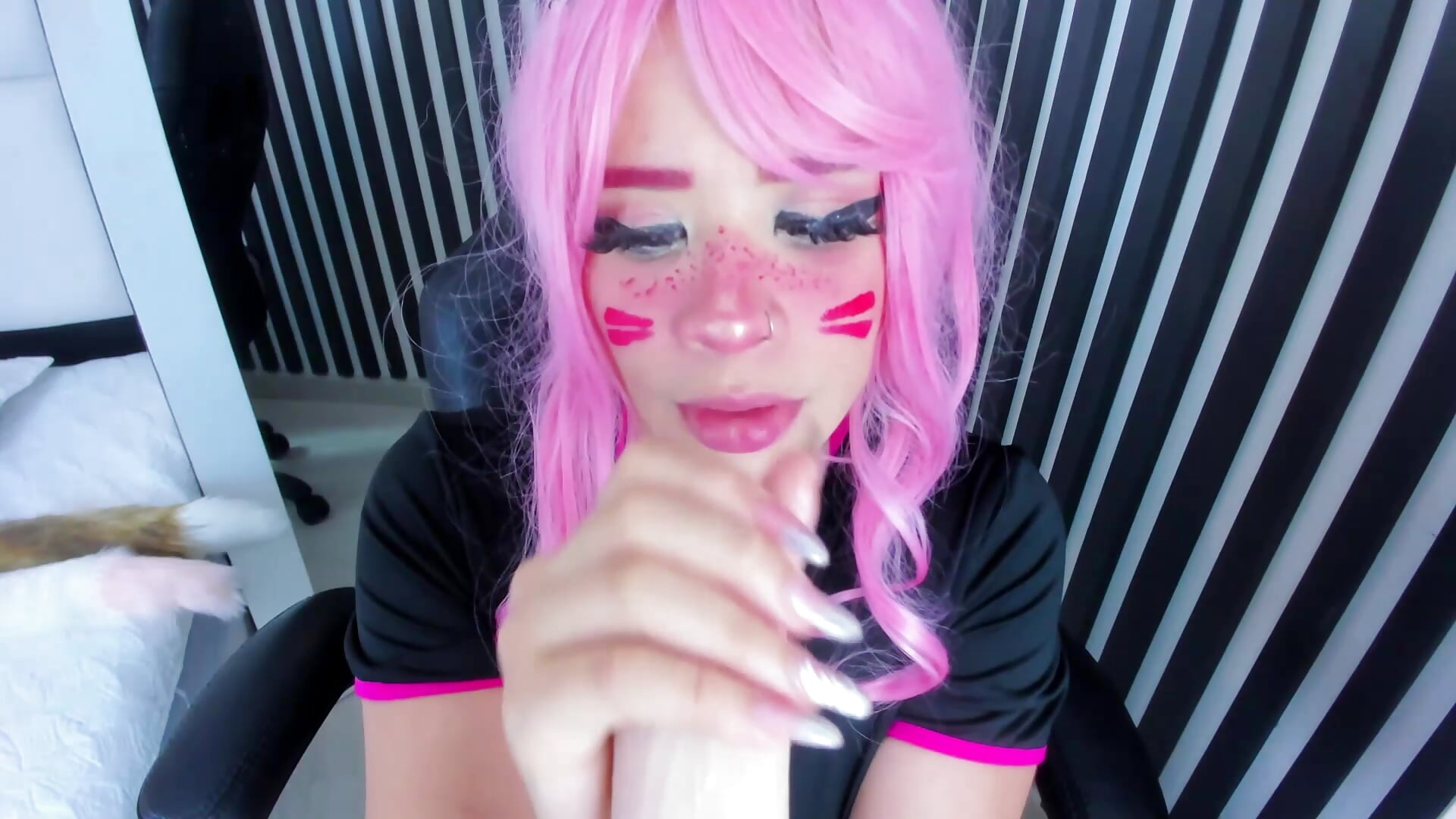 Bowjob UwU - video by molly__kiwi2 cam model