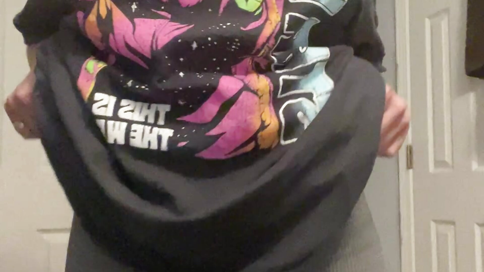 Cutie baggy tease - video by MessyAfterMidnight cam model