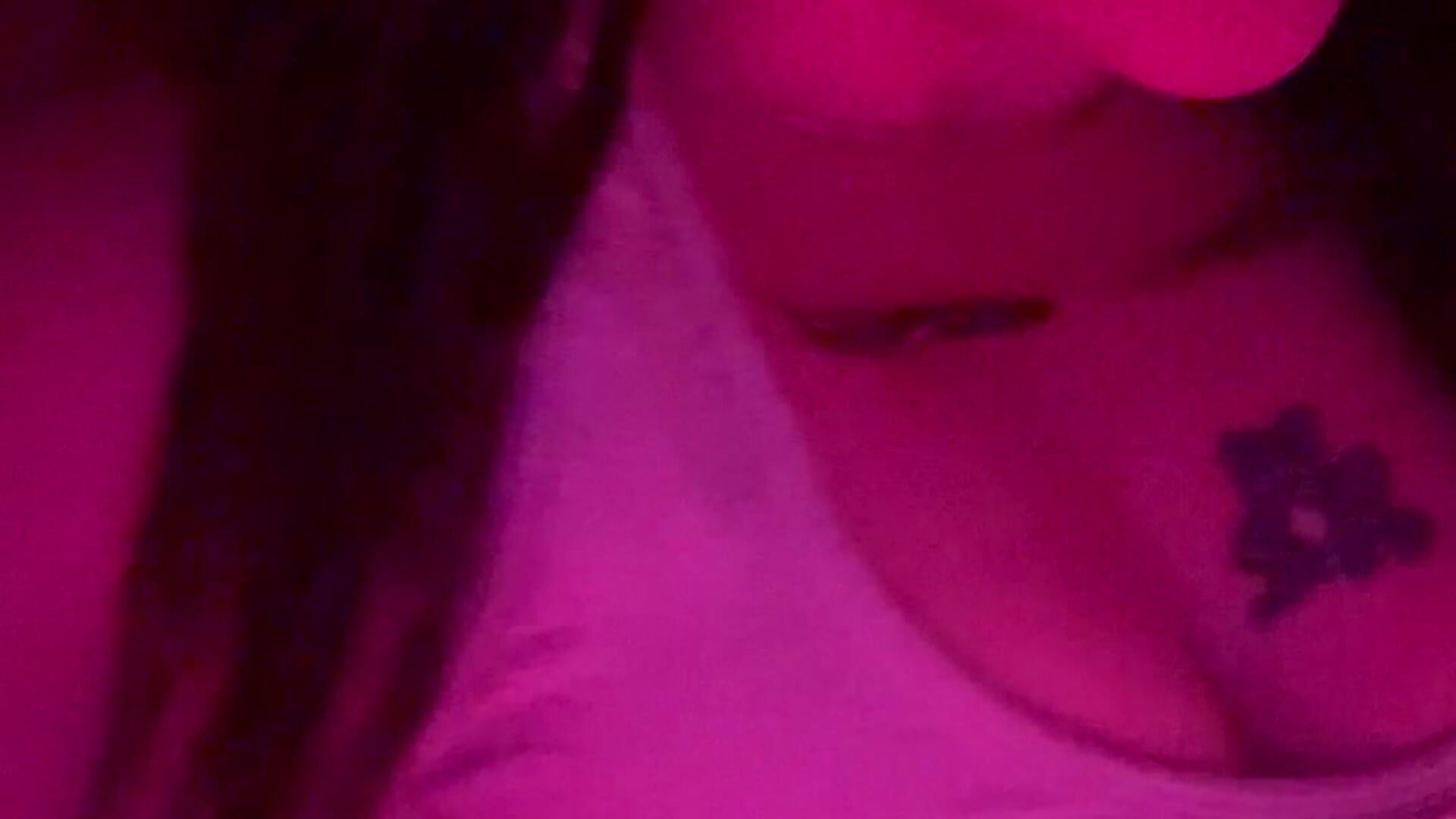 Chuuut - video by La_Curvy cam model