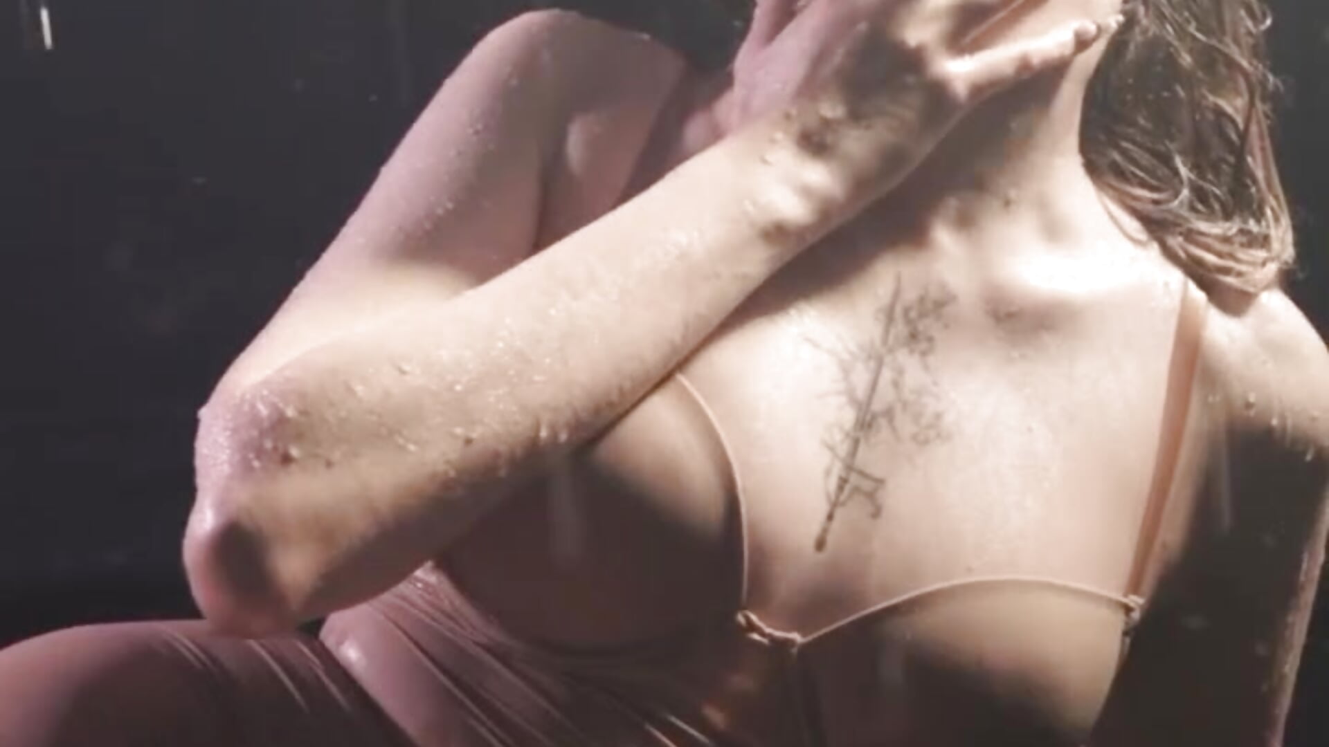 very wet girl🥵💦 – video od webkamerové modelky JorRoger