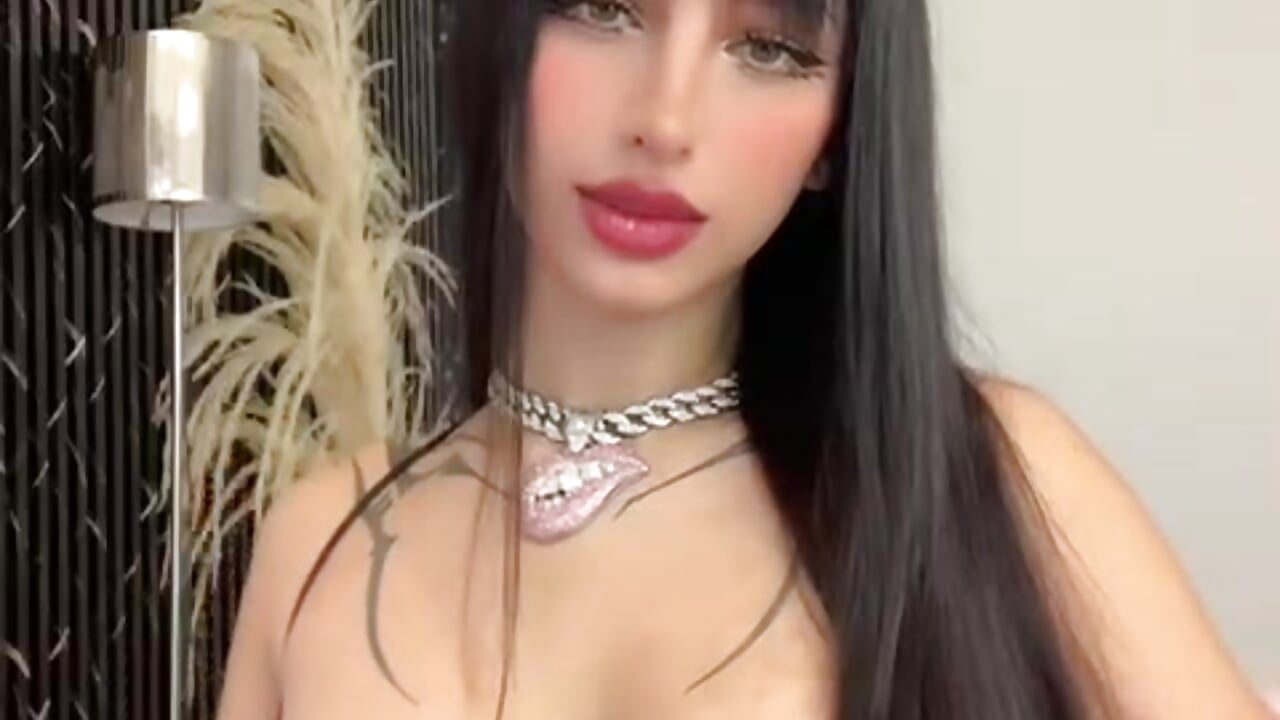 Your Queen – video modela na kameri MelodyAdamss