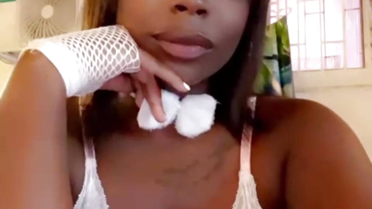 Amigo mi belleza 😍 - video by amina_west cam model