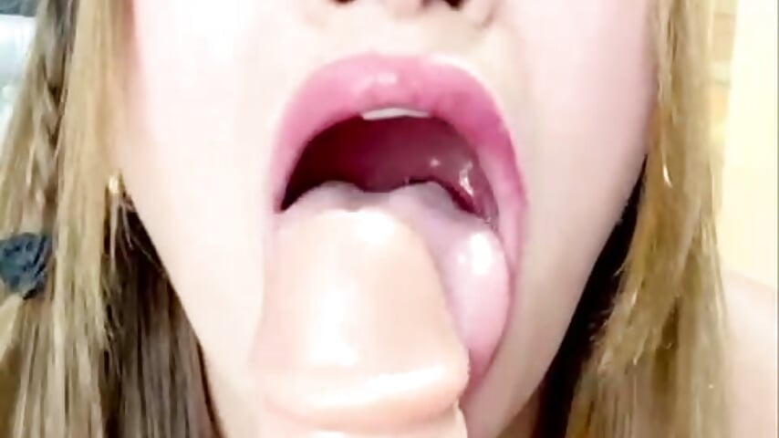 Sucking your dick - vidéo du modèle de showcams AlisonGray