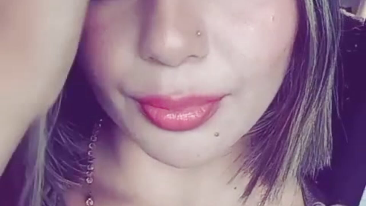 te imaginas despertar y verme a mi? seria rico eso / Can you imagine waking up and seeing me? That w - video by 1julianasalazar cam model