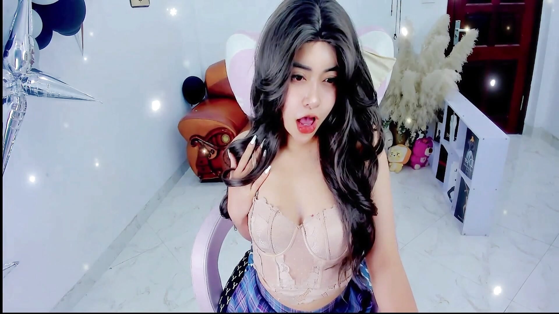 "Em ngoan ngoãn chờ anh..."－カメラキャストのNina_2025の動画