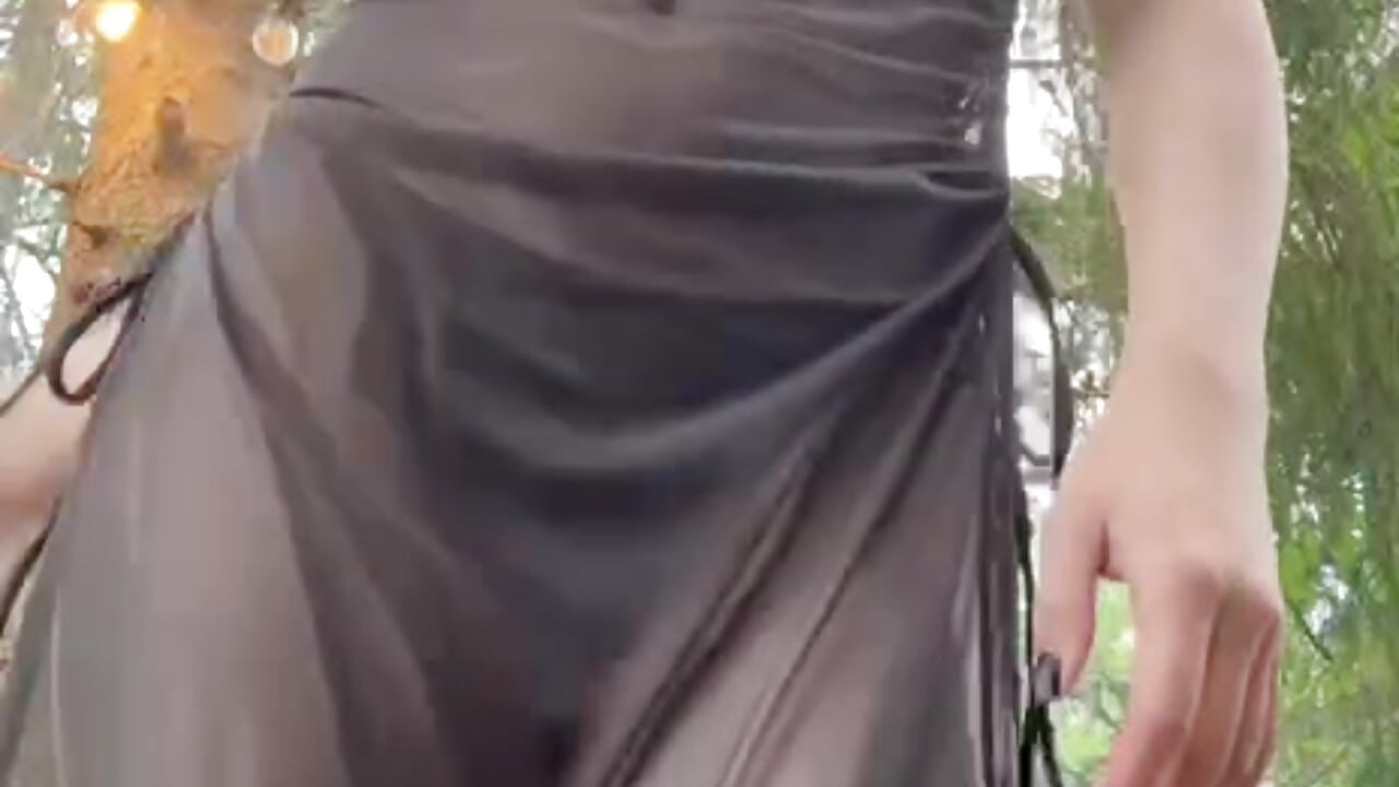 Teasing in new transparent dress outside - video di shy_priincess