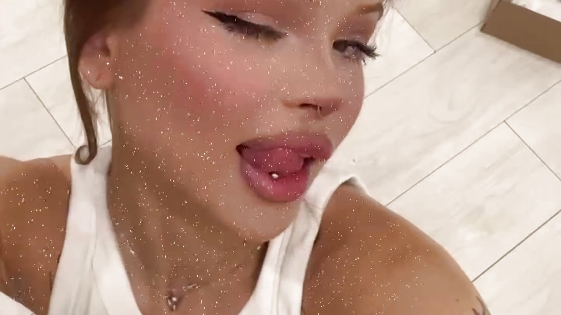 Sofa - video by SofaTailor cam model