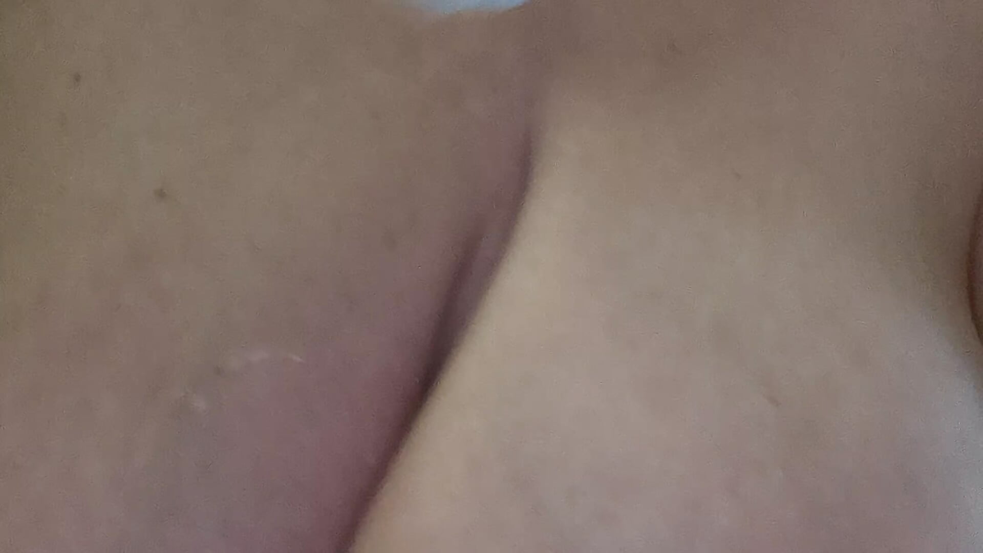 💧💧💧Meine Riesen Titten werden gut geölt 💧💧💧