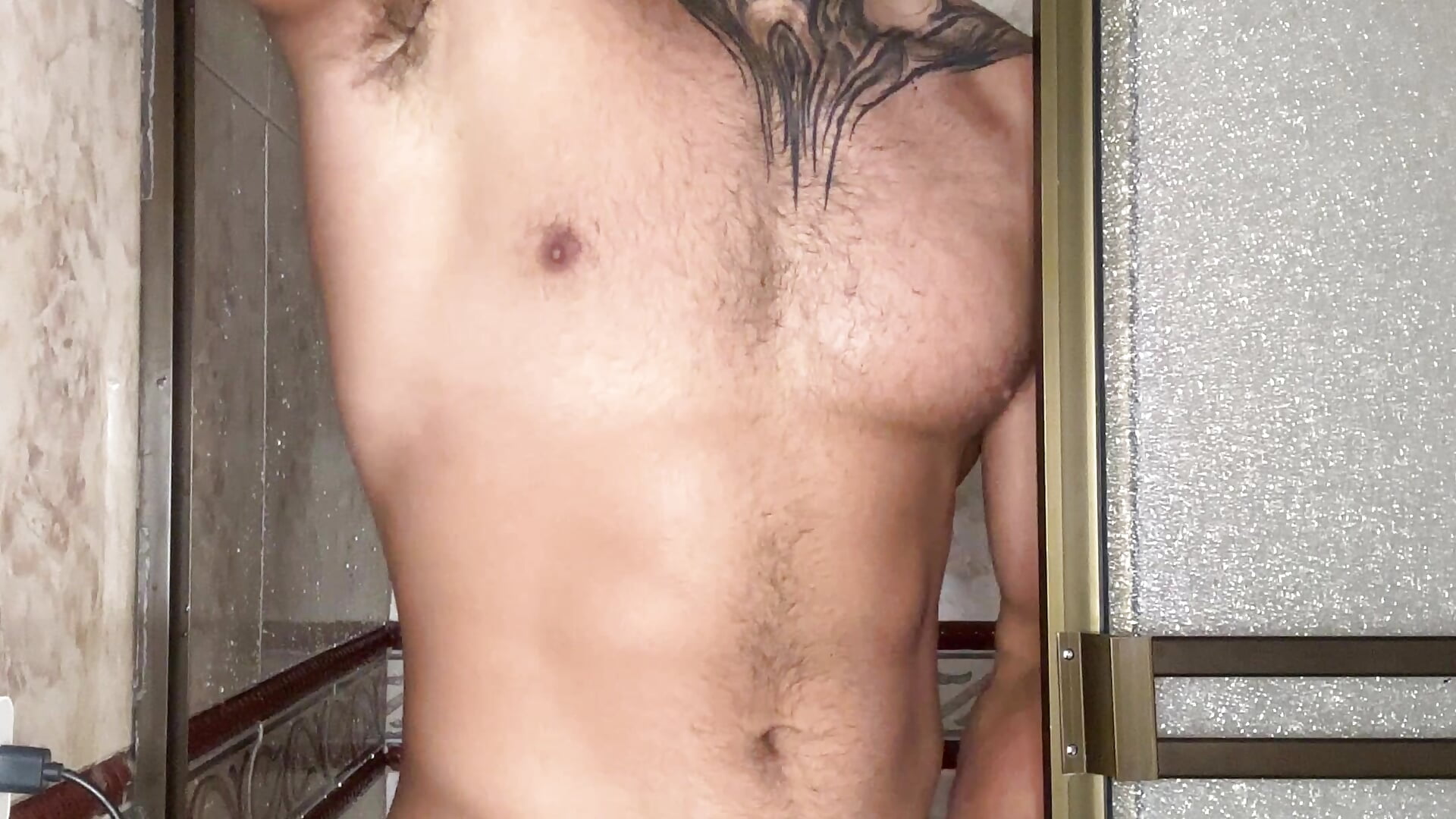 Waking before the shower - video di mike_belle modella di cam