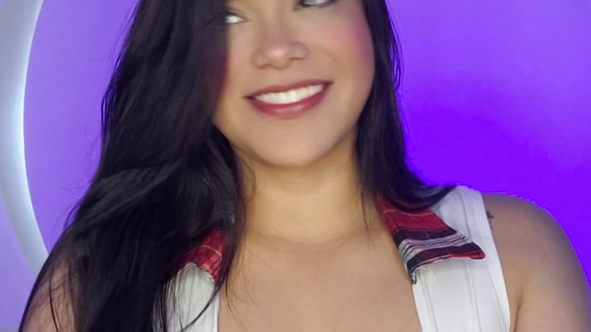 🫣 - video by Miss_Lyra cam model
