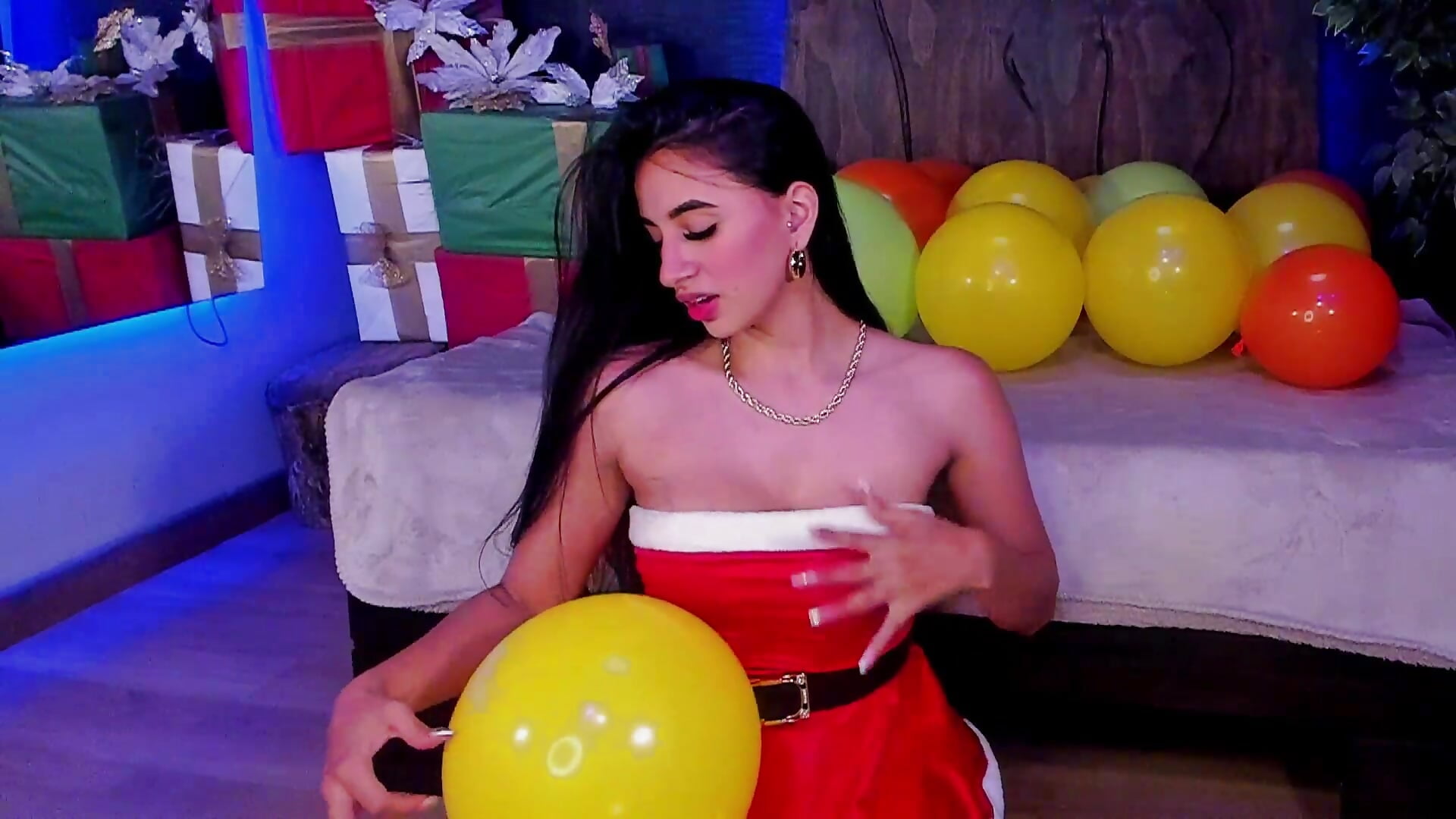 Santa arrived with a balloon show 🤍