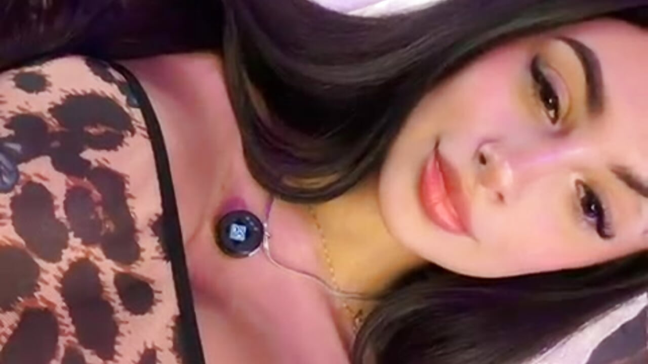 Enjoy me - video của người mẫu cam Taylor-Jonnees