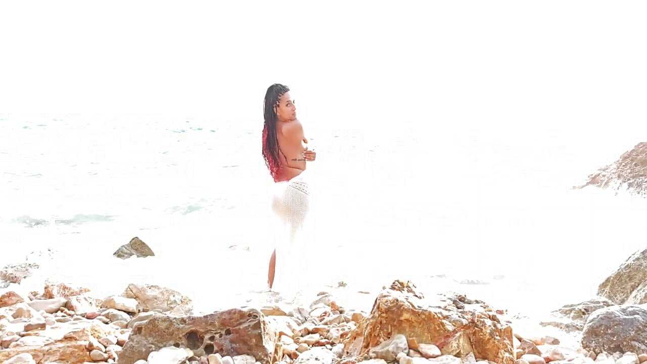 Coming soon ! 🚨 – video modela na kameri CarolaDrago