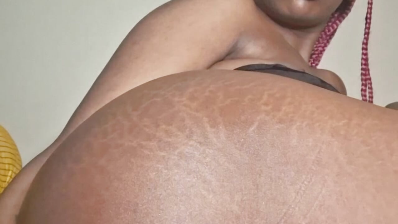 dyyym bitch be enjoying her anal trials.....squirting at the end says all