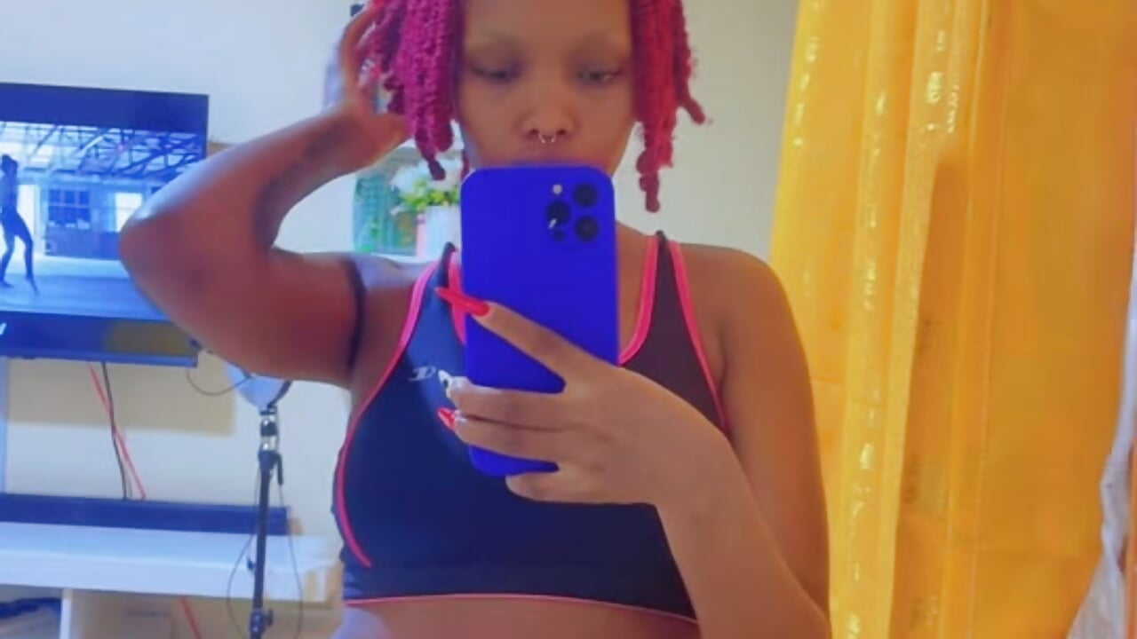 Sexxy Ebony - video av sexxygoldy cam model